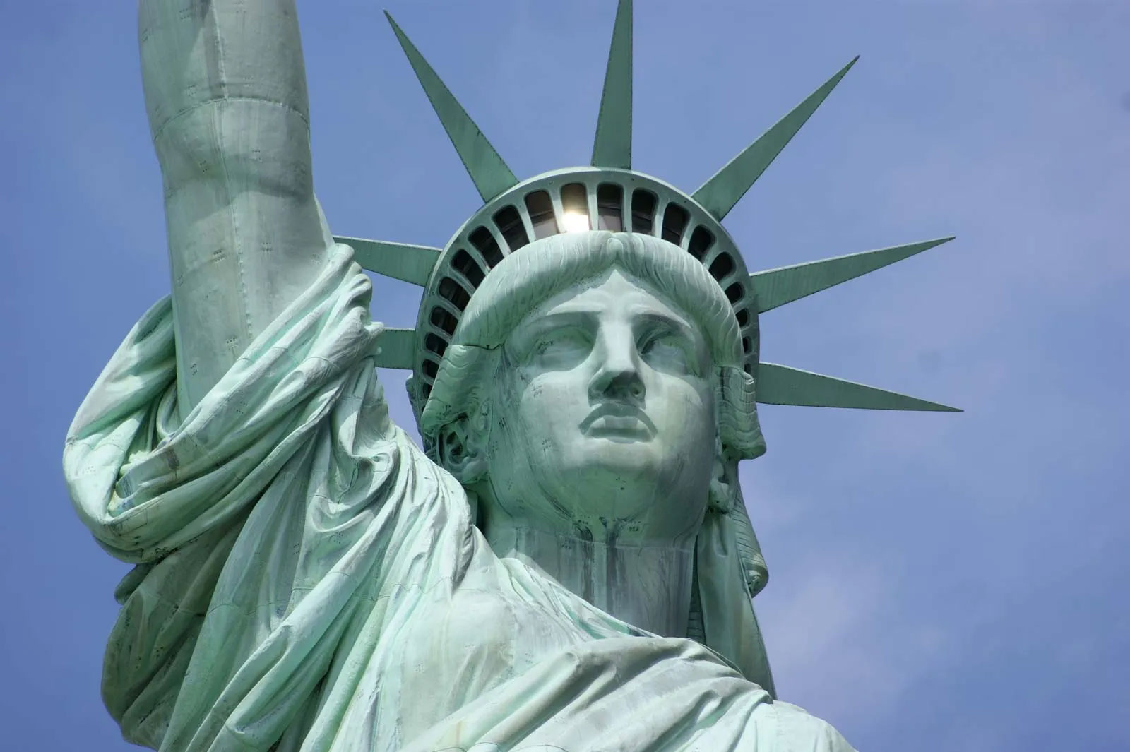 TƯỢNG NỮ THẦN TỰ DO NEW YORK – BIỂU TƯỢNG TỰ DO CỦA HOA KỲ